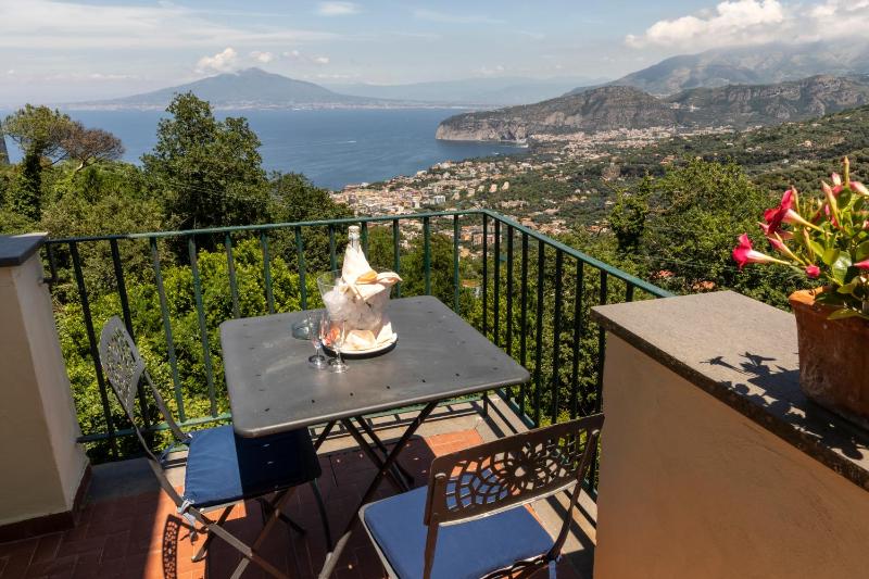 Double or Twin Room with Sea View image 4
