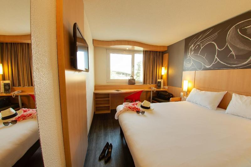 Standard Double Room image 4