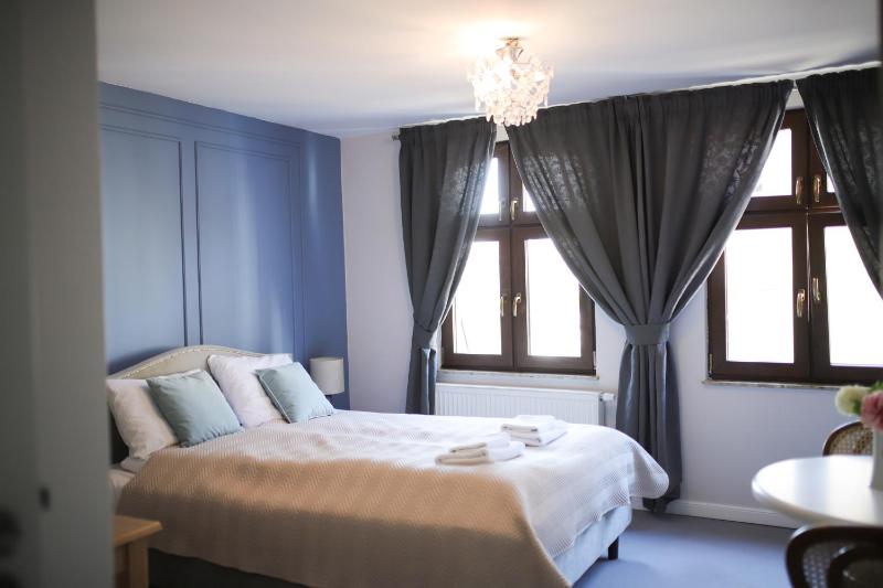 Standard Queen Room image 3