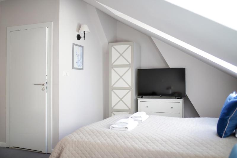 Deluxe Room (2 Adults + 1 Child) image 2