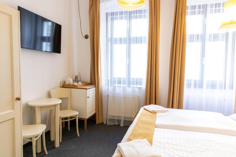 Deluxe Double Room image 3