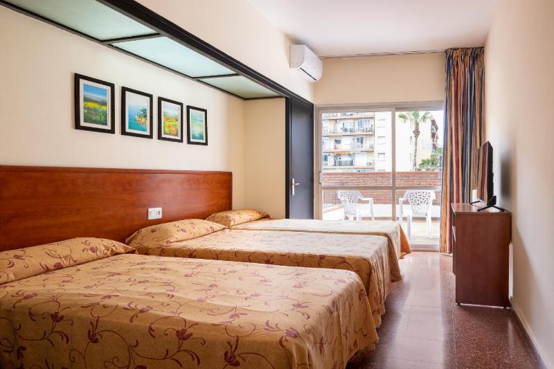 Standard Double Room with Extra Bed image 1