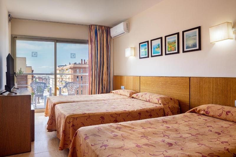 Standard Twin Room image 1