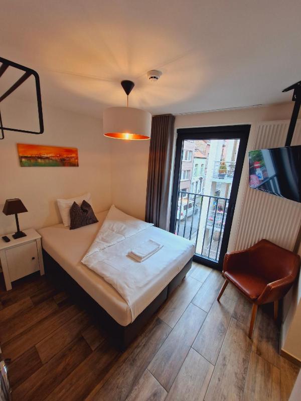 Single Room with Private Bathroom image 3