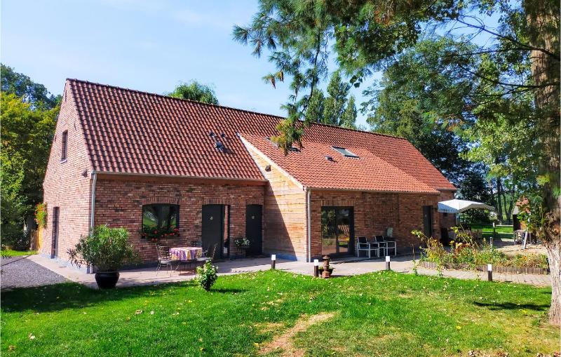 6 Bedroom Beautiful Home In Knesselare Images