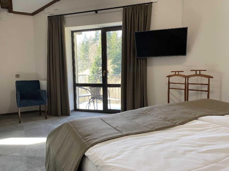 Suite with Mountain View image 4