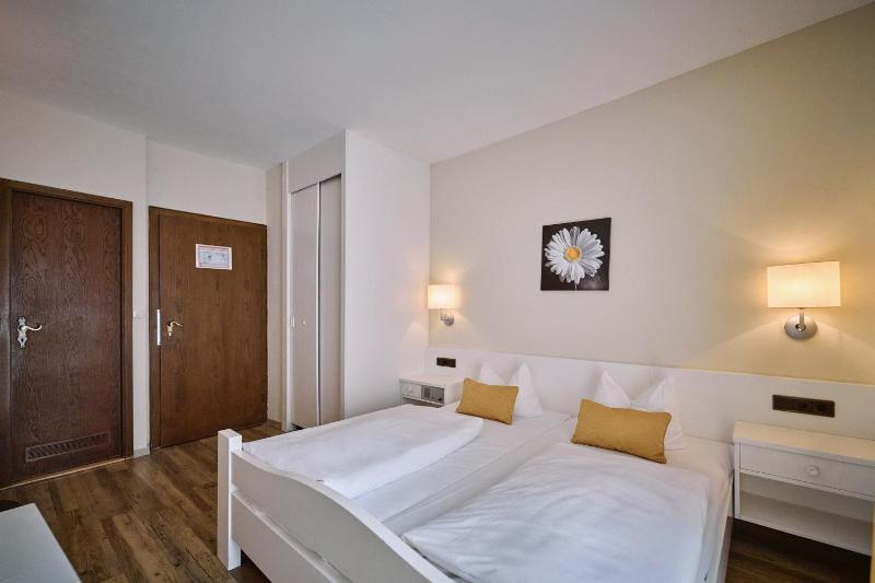 Double Room image 2
