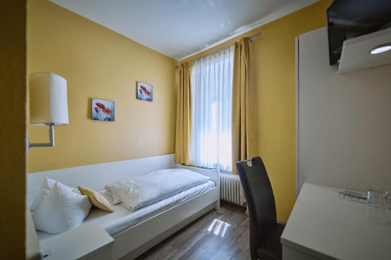 Single Room image 3