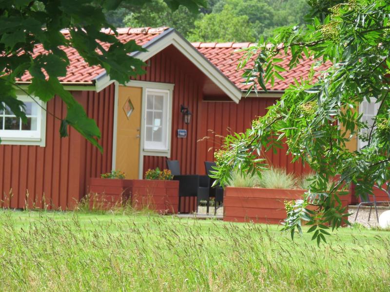 Cottage with Private Bathroom image 1