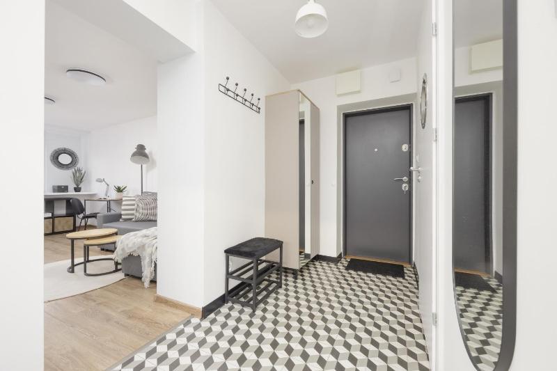 Elegant Grey Apartment Wspólna Śródmieście in Warsaw by Noclegi Renters - image 11