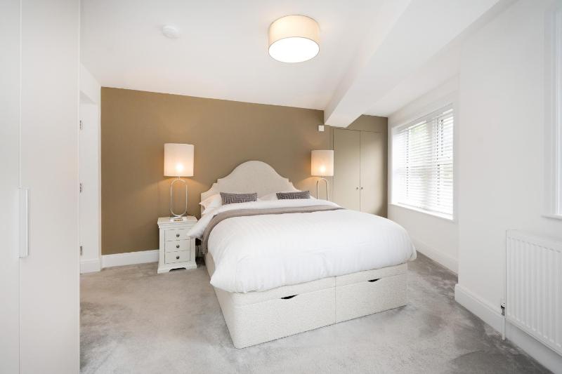 SixtyTwo by Harrogate Serviced Apartments - image 11