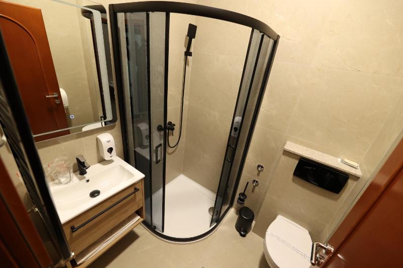 Superior Triple Room image 3