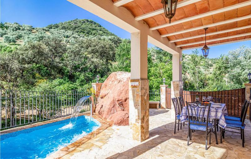 Five-Bedroom Holiday Home image 1