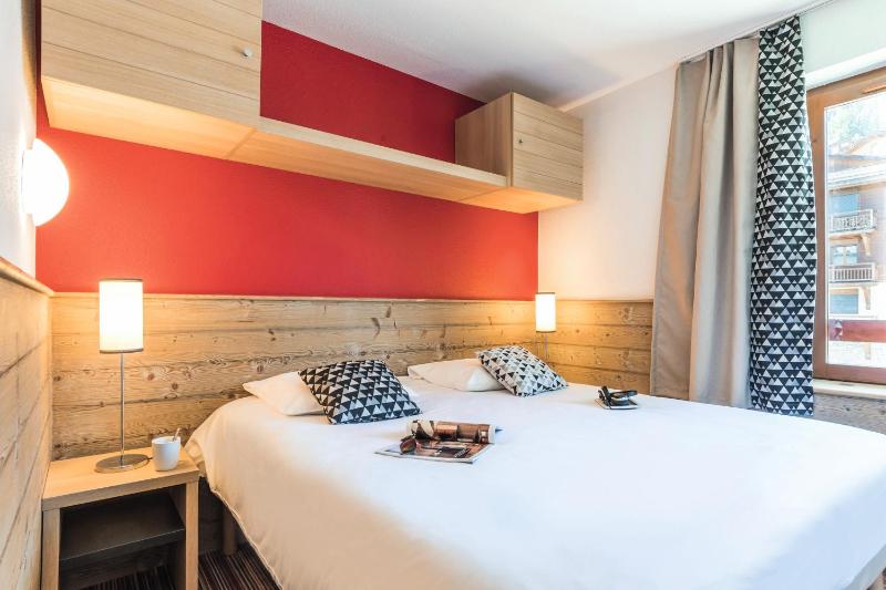 One-Bedroom Apartment with Sleeping Alcove and Balcony (7 People) - Mountain View image 4