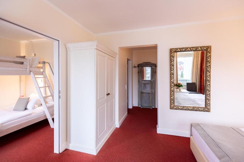 Quadruple Room image 3