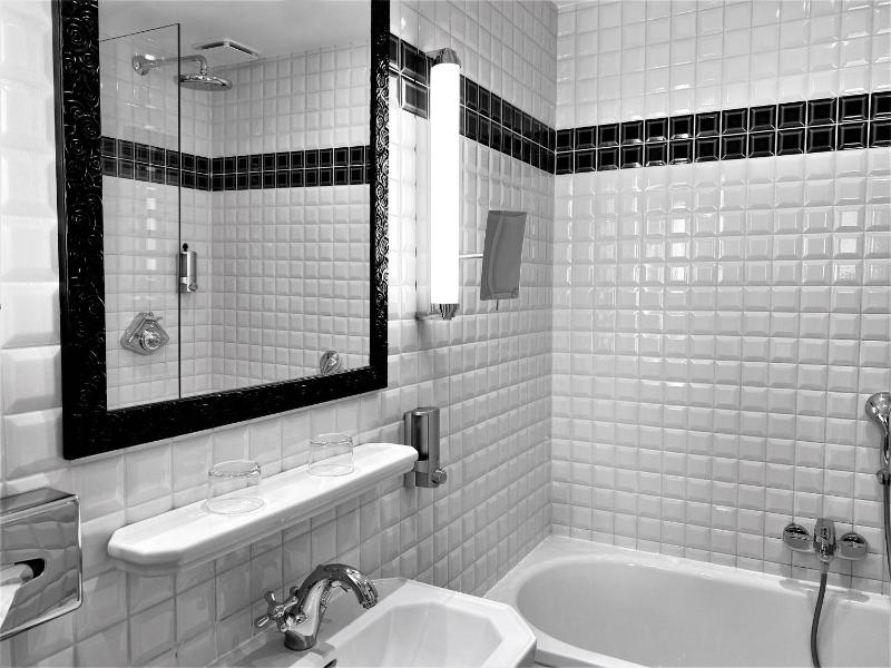 Superior Room with Balcony and Eiffel Tower View image 2