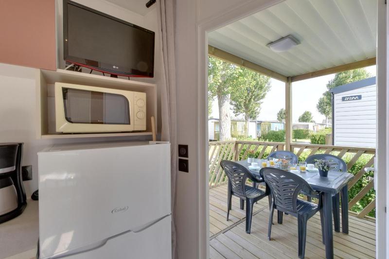 Bungalow (4 Adults + 2 Children) image 3