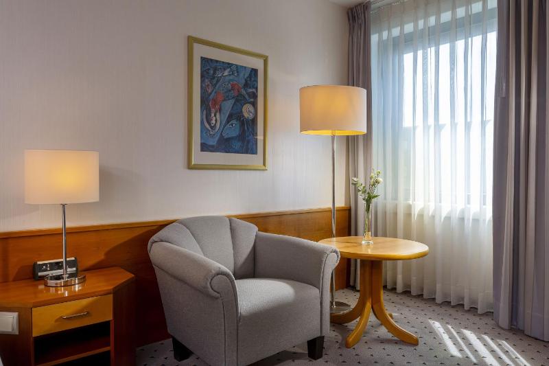 Classic Single Room image 4