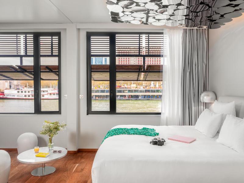 Designer Silver Suite image 3