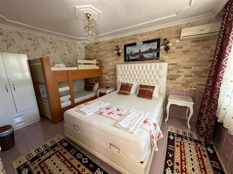 Quadruple Room with Garden View image 1