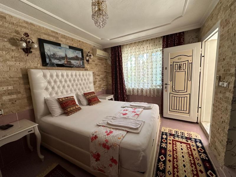 Quadruple Room with Garden View image 3