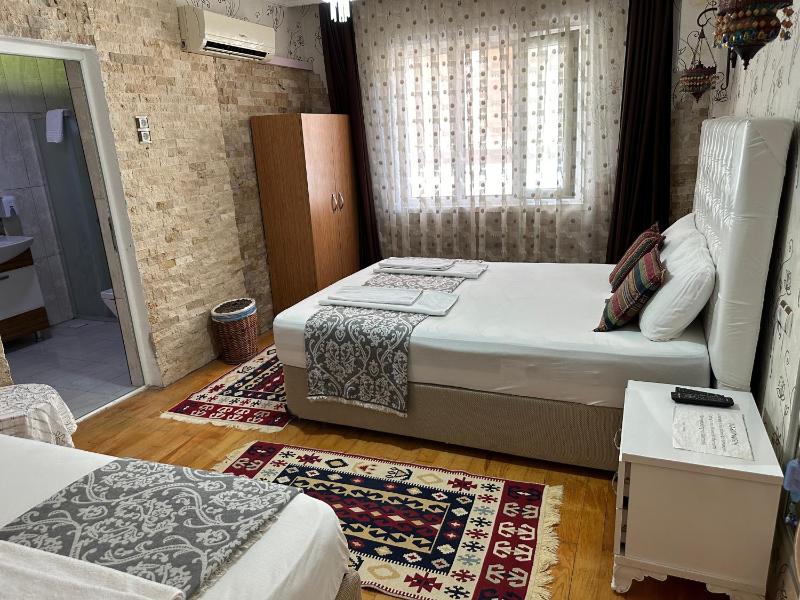 Standard Triple Room image 3