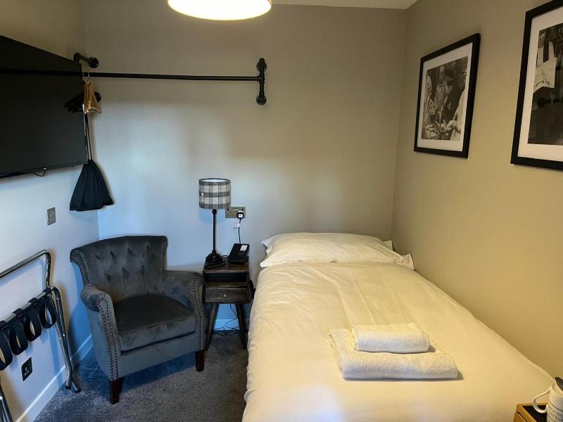 Budget Single Room image 1