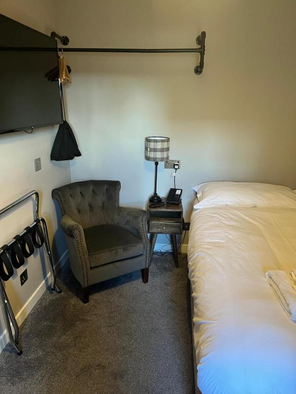 Budget Single Room image 4