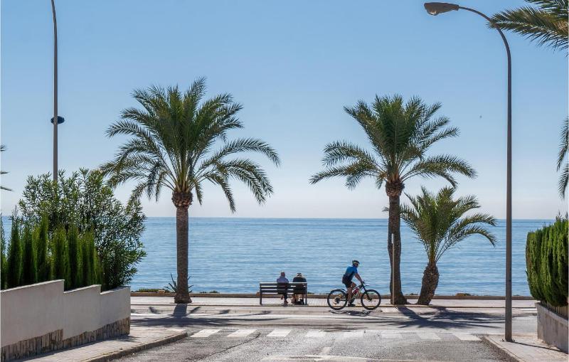 Beach Front Apartment In Santa Pola With Wifi - image 15