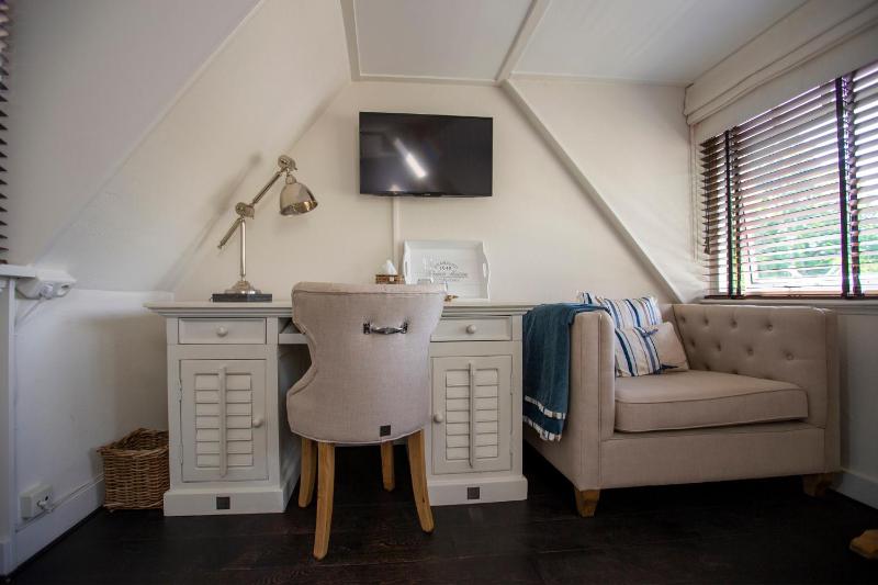 Double Room with Private Bathroom image 3