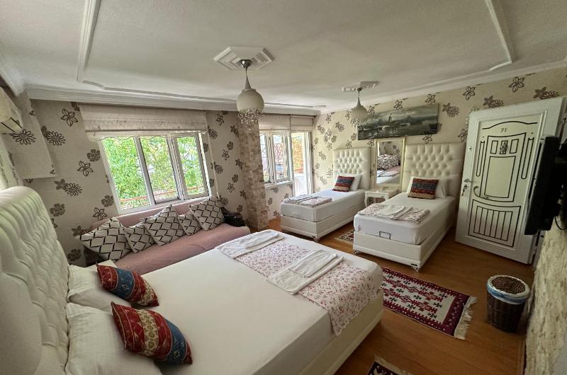 Superior Quadruple Room image 1