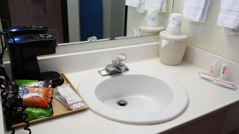 King Suite - Non-Smoking image 2