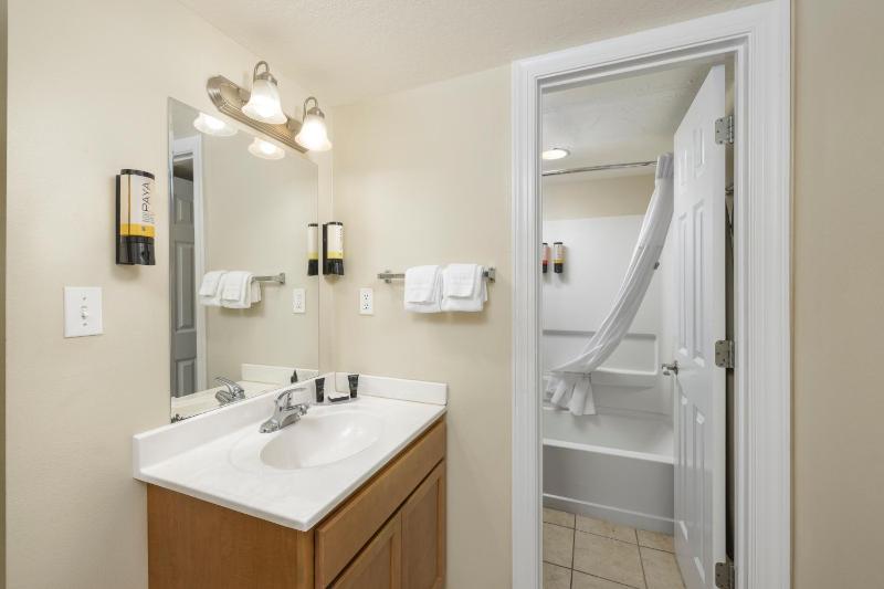King Studio with Sofa Bed and Kitchenette image 4