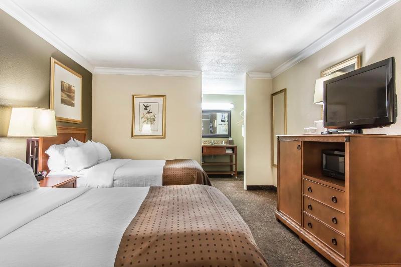 Quadruple Room - Non Smoking image 3