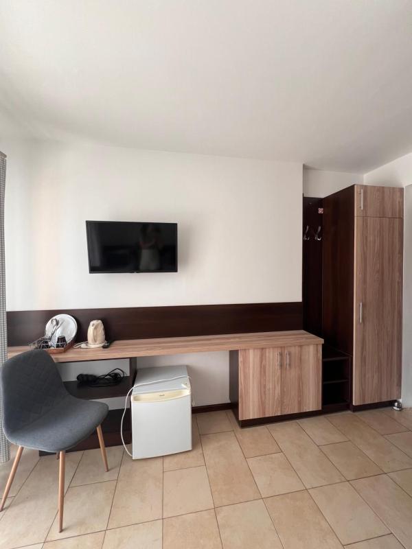 Twin Room with Balcony image 4