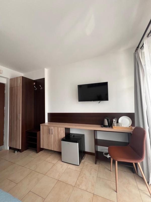 Twin Room with Balcony image 3