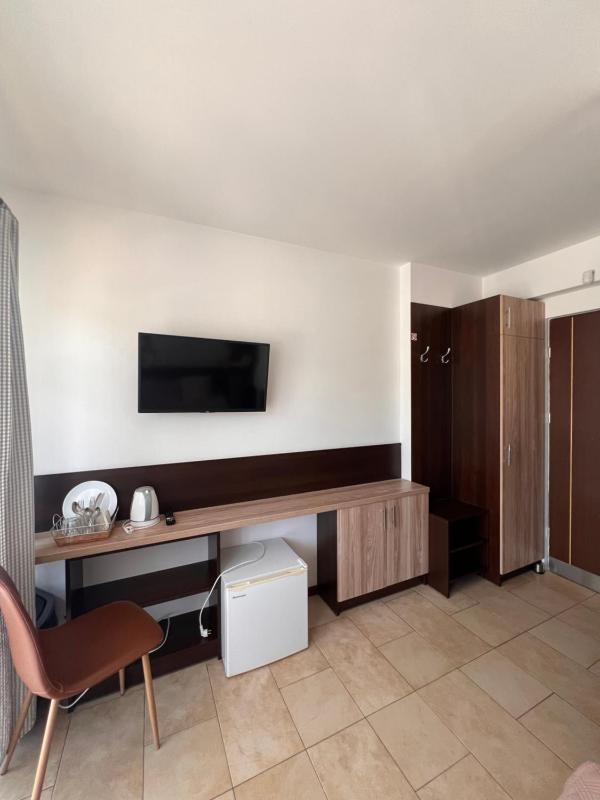 Double Room with Balcony image 4