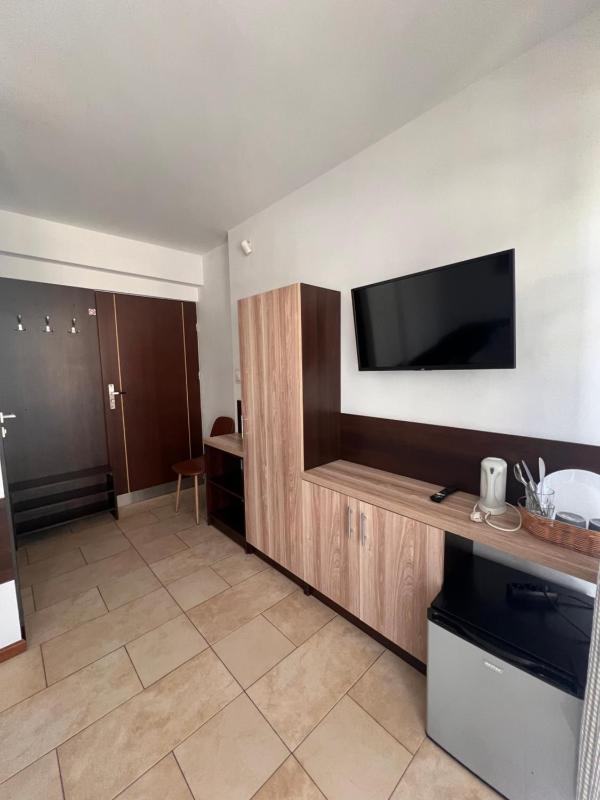 Double Room with Balcony image 4