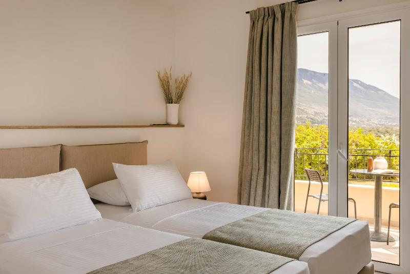 Superior Double or Twin Room with Sea View image 3