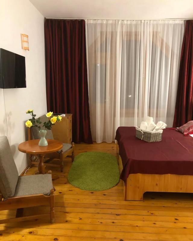 Deluxe Double Room with Balcony image 3