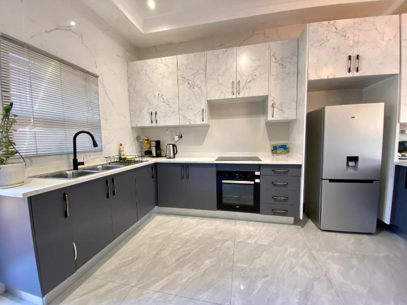 modern two-story luxury house - image 15