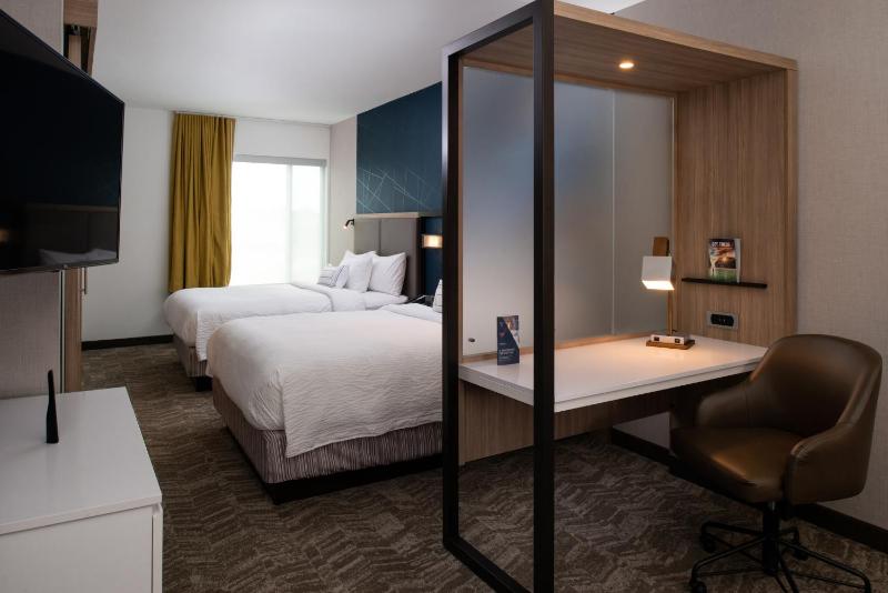 Suite, 2 Queen, Trundle bed, City view image 4