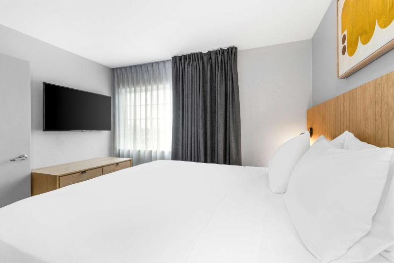 One-Bedroom King Suite - Non-Smoking image 4