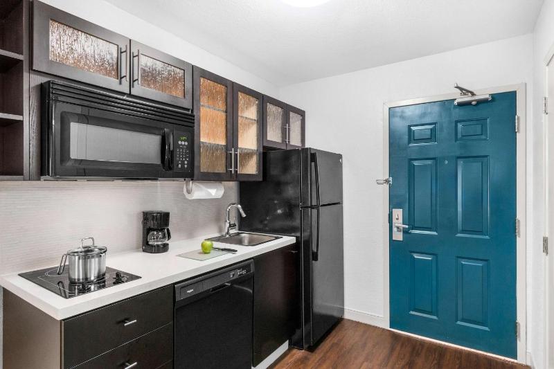 Studio King Suite image 3