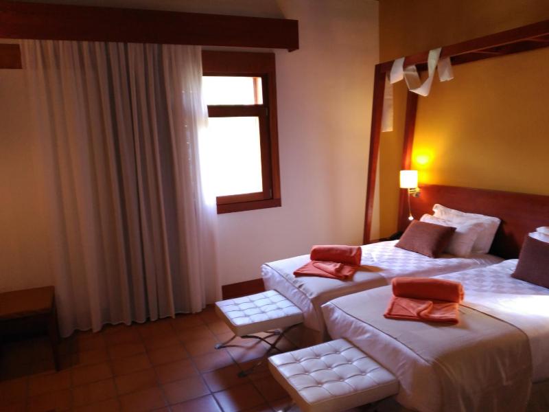Standard Twin Room image 3