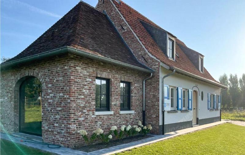 Lovely Home In Knesselare With Wifi Images