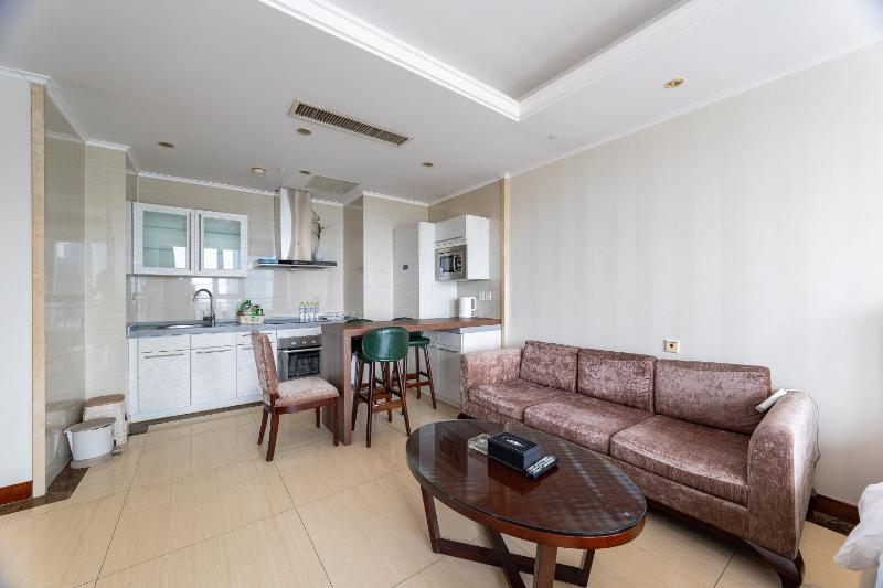Qingdao Elegant Central Apartment - image 12