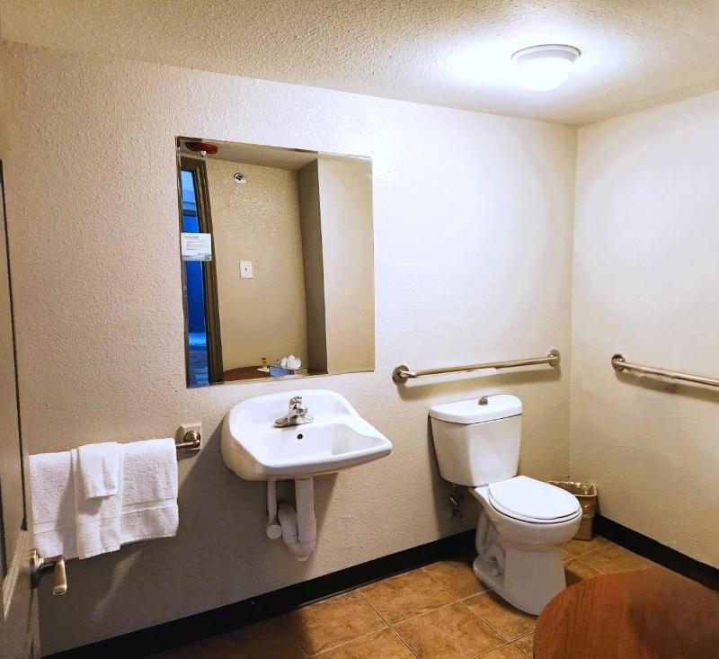 King Room - Mobility Access/Non-Smoking image 1