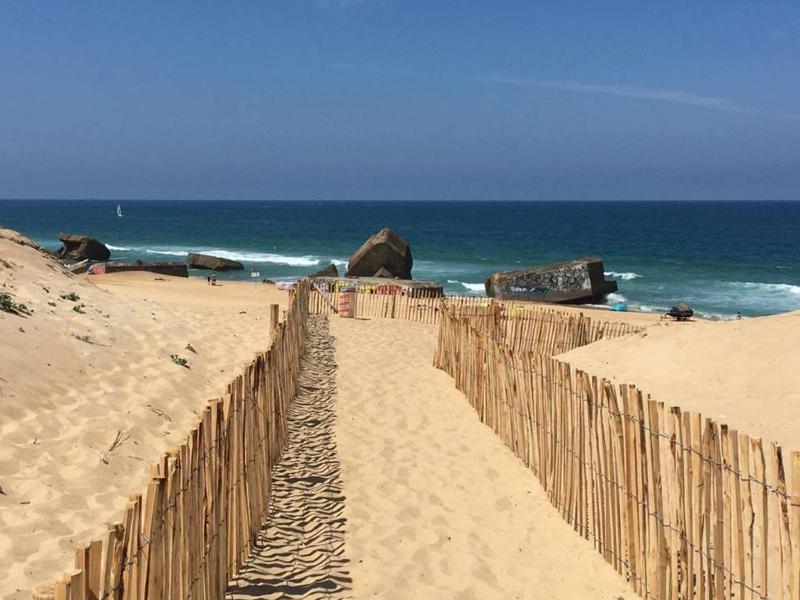 Confort lumineux à 400m de la plage avec terrasse & équipements modernes - image 5