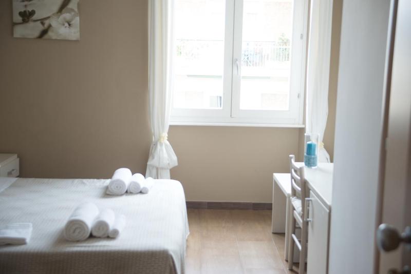 Deluxe Double Room image 2